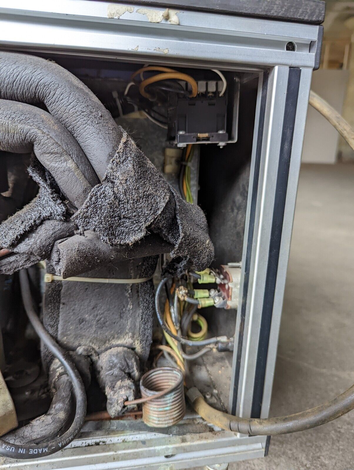 Petrolab 589 cloud and pour unit, 115VAC, seemingly burn damage on the back