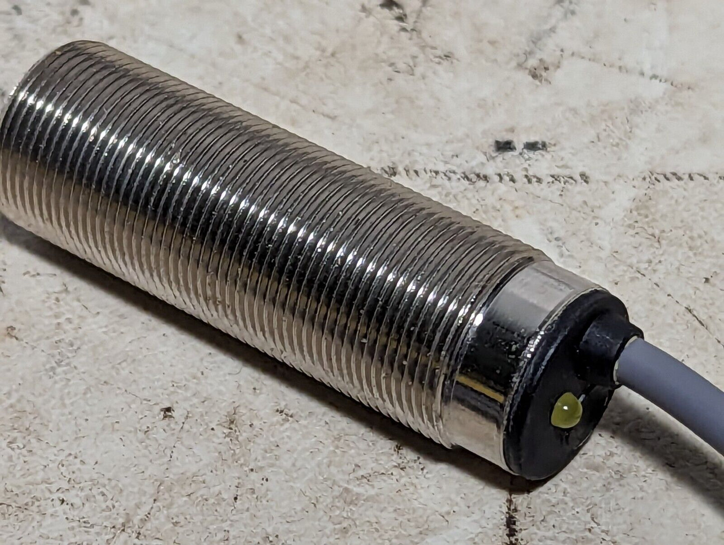 Kessler Ellis D18P proximity sensor, PNP type source