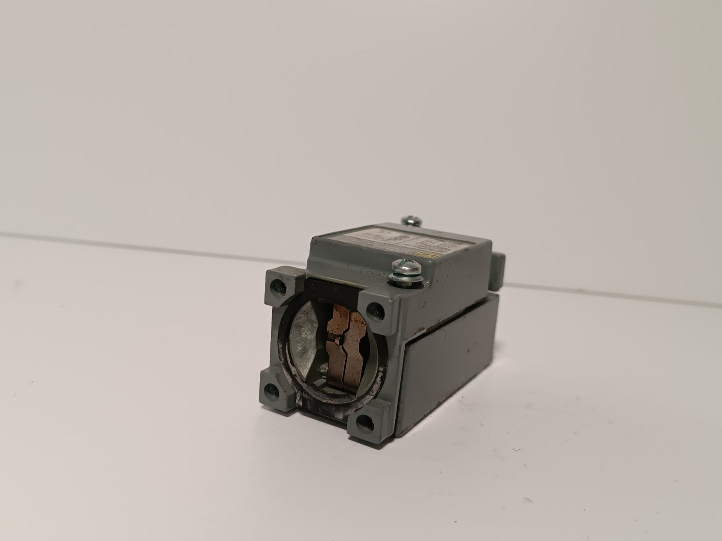 Square D 9007CO68 Limit Switch with 9007CT62 Limit Switch Base 10A 600V