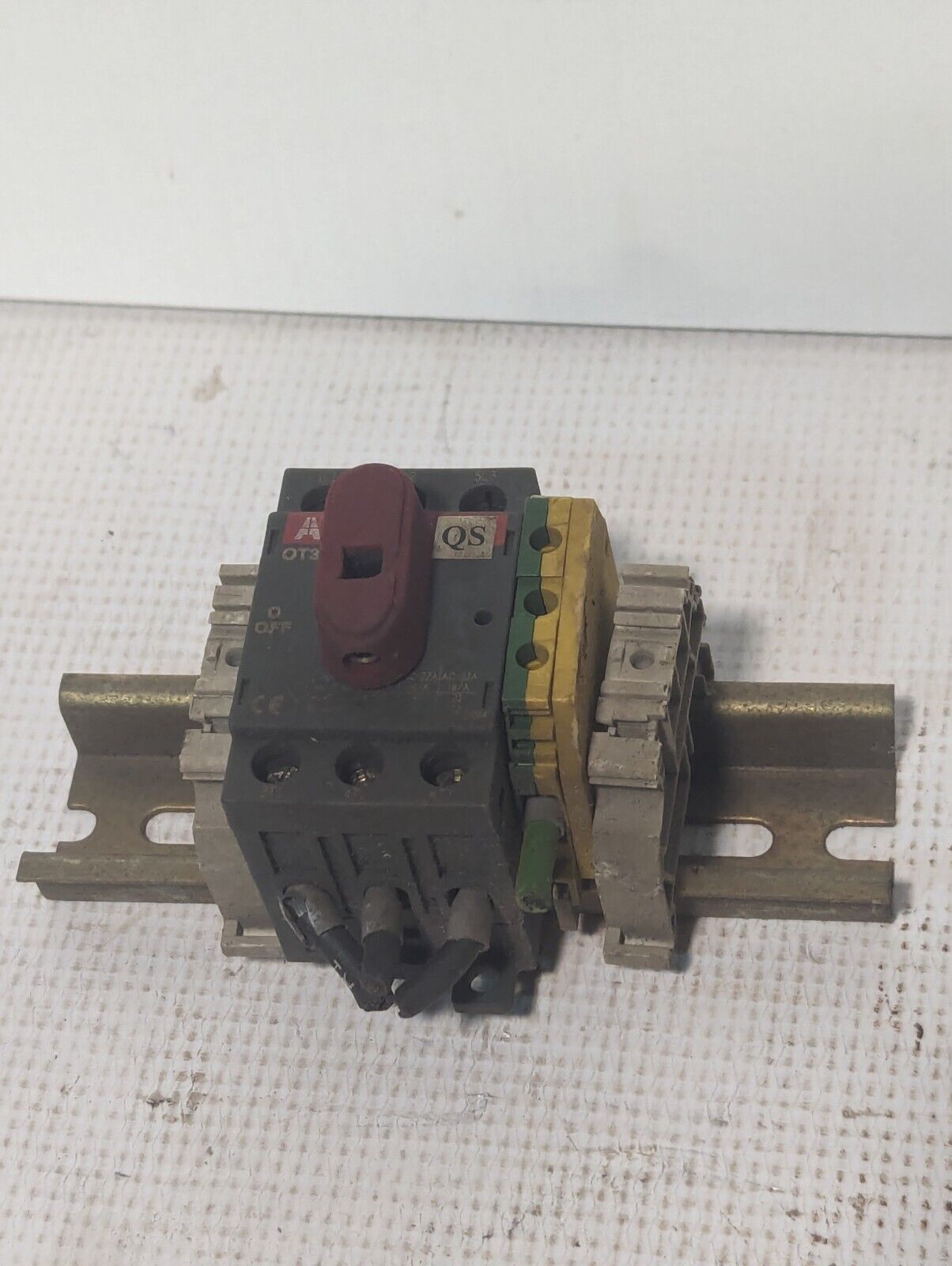 ABB OT32E3 disconnect switch on DIN rail as pictured