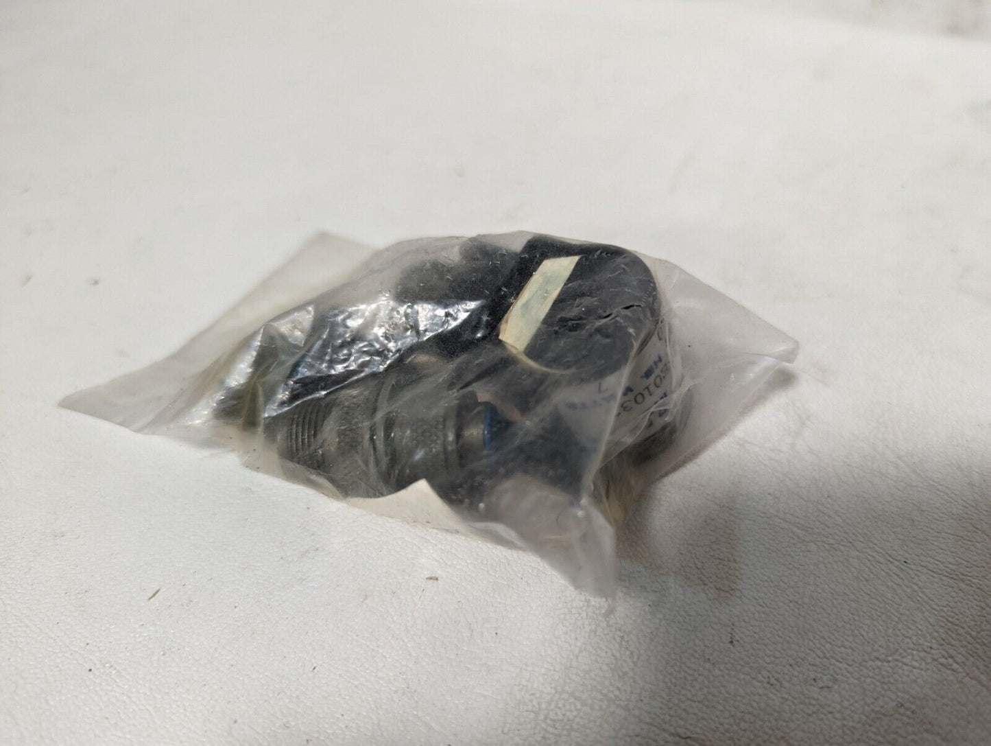 Lot of 2 ISI Fluid Power 26E01032 with parts: one sealed, one used/maybe broken