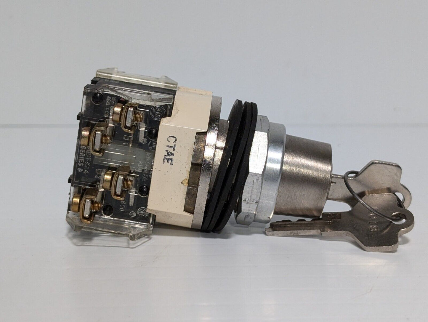 Allen Bradley 800T-J631KC7 Keyed 3 Position Selector Switch, Series T, 30mm