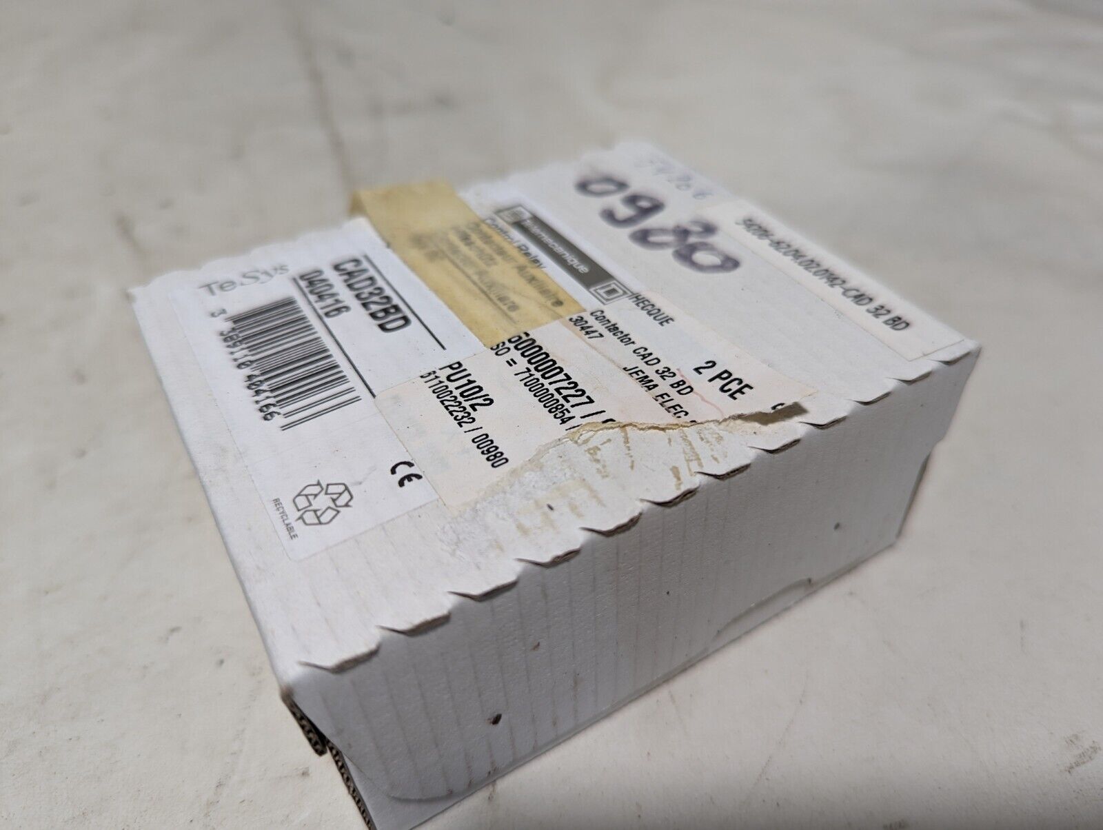 Telemecanique CAD32BD control relay, 040416, 24VDC