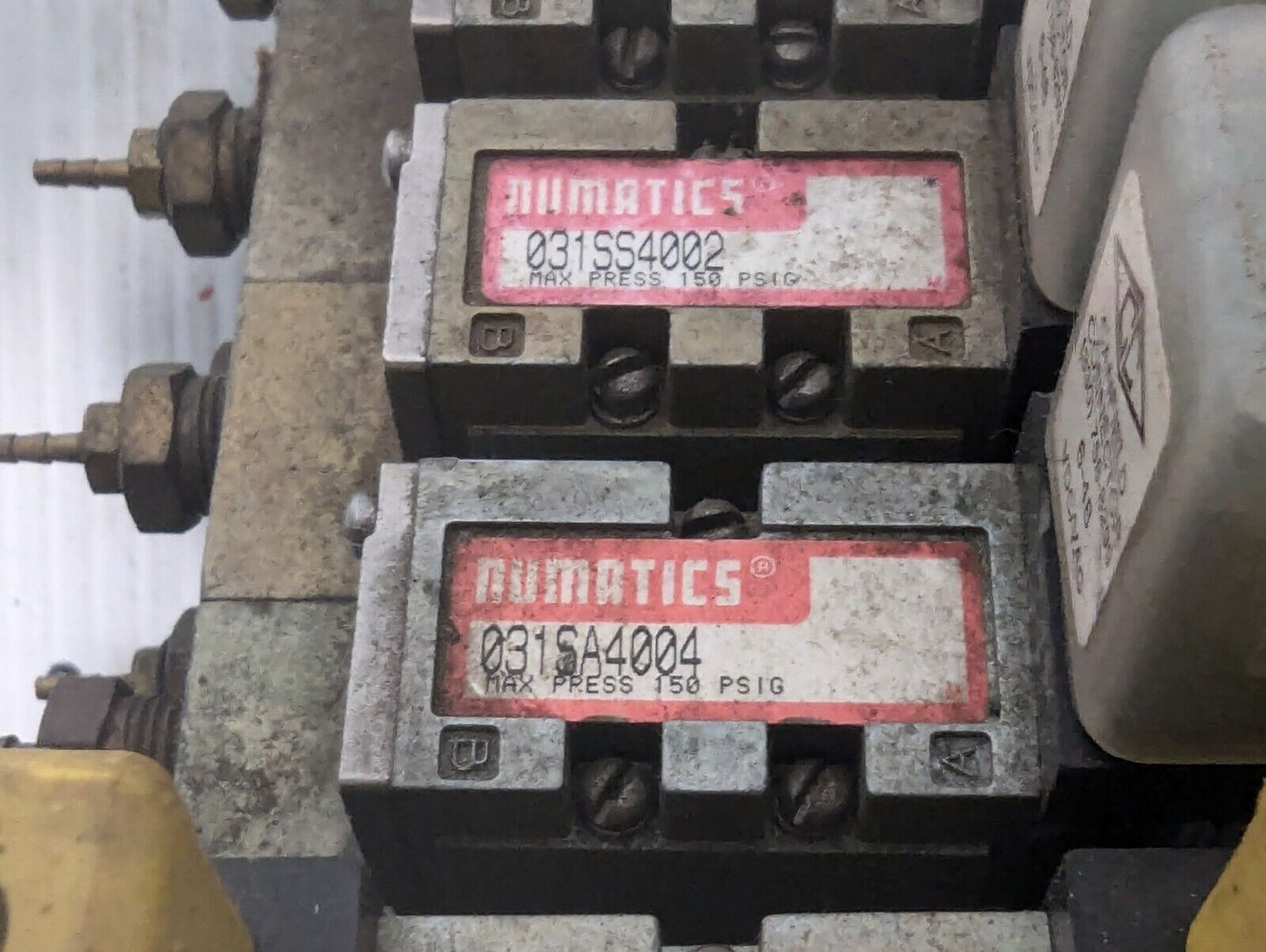 Numatics Valve Assembly w/ (1) 031SA400E, (2) 031SS4002, (2) 031SA4004 &Manifold