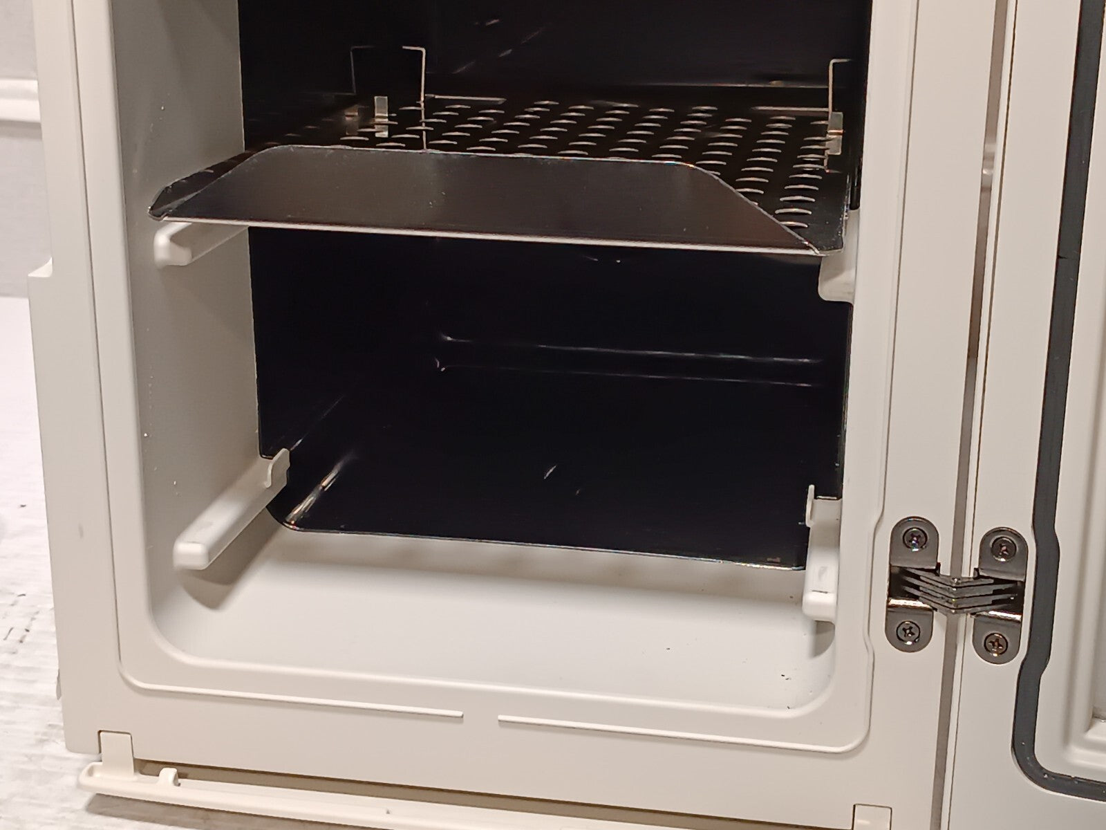 Thermo Scientific Heratherm IMC18 Benchtop Microbiological Incubator as Pictured