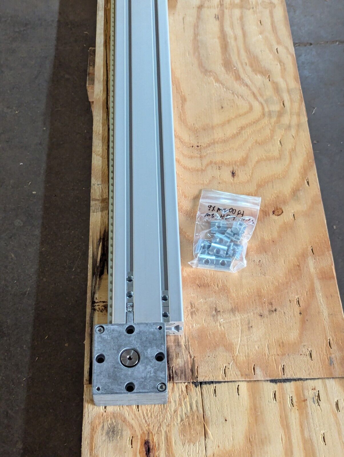 Macron 10935A01 Linear Rail Actuator 3040-12-000-5089 M. 135 VPPD Left-Free Ship