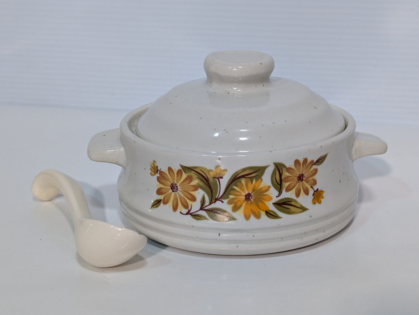Vintage JMP Capri Bake Serve'nStore Stoneware Daisy Flowers, Pot Pie, Lid, Ladle