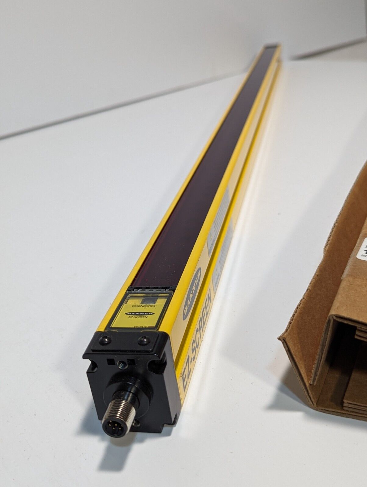 Banner SLSE30-900Q8 EZ-Screen EA Emitter, 36" Light Screen - Free Shipping