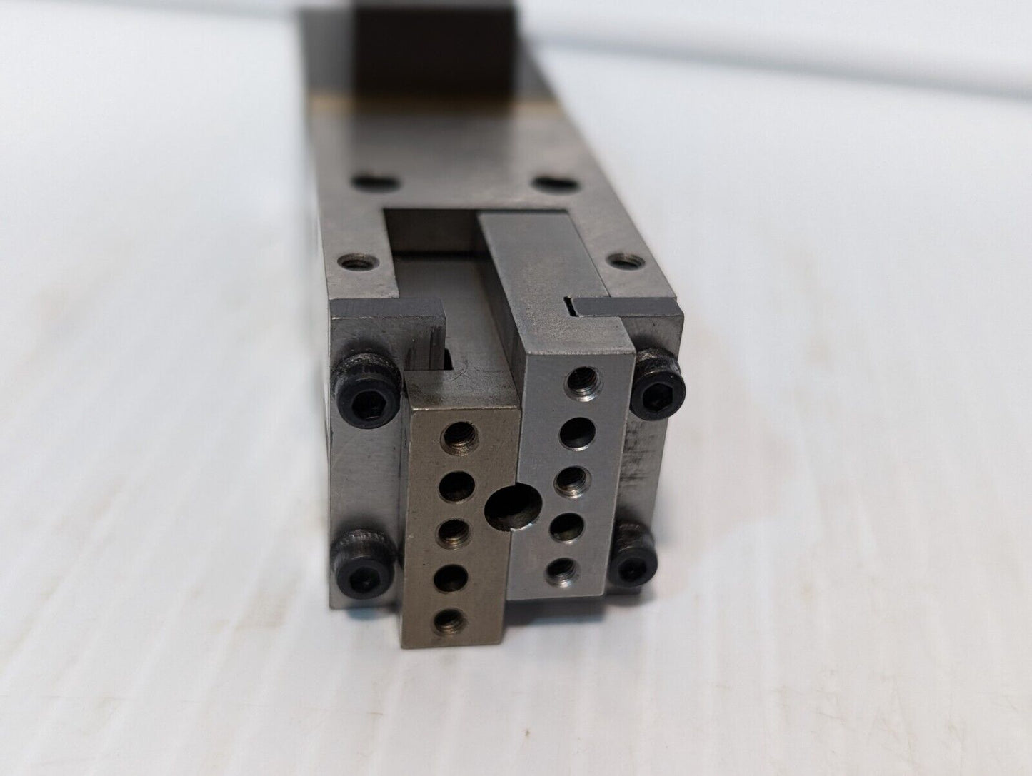 5-723-00047-1 Finger Parallel Gripper or Linear Bearing Actuator Slide