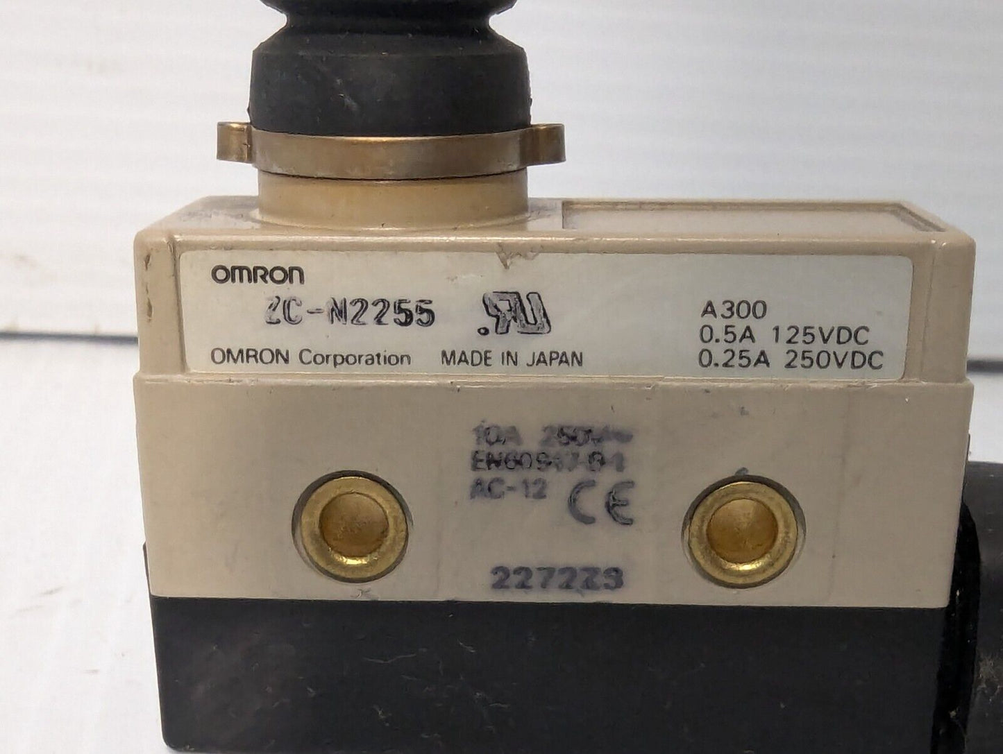 Omron Corporation ZC-N2255 Limit Switch, Roller, 10Amp, Max 250VDC,Free Shipping