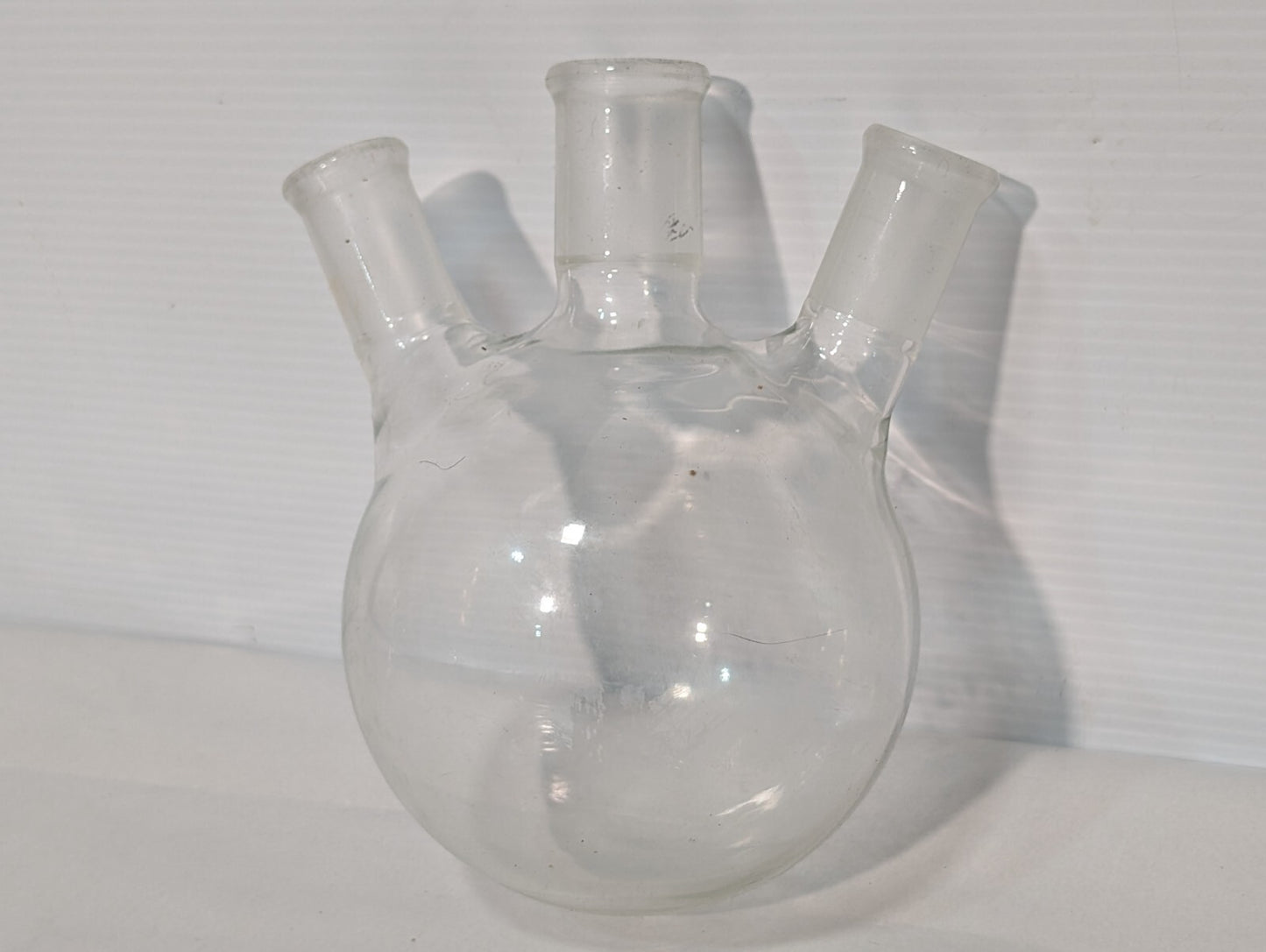 Unbranded 1000mL Round Bottom, 3-Neck Boiling Flask, Angled Joints
