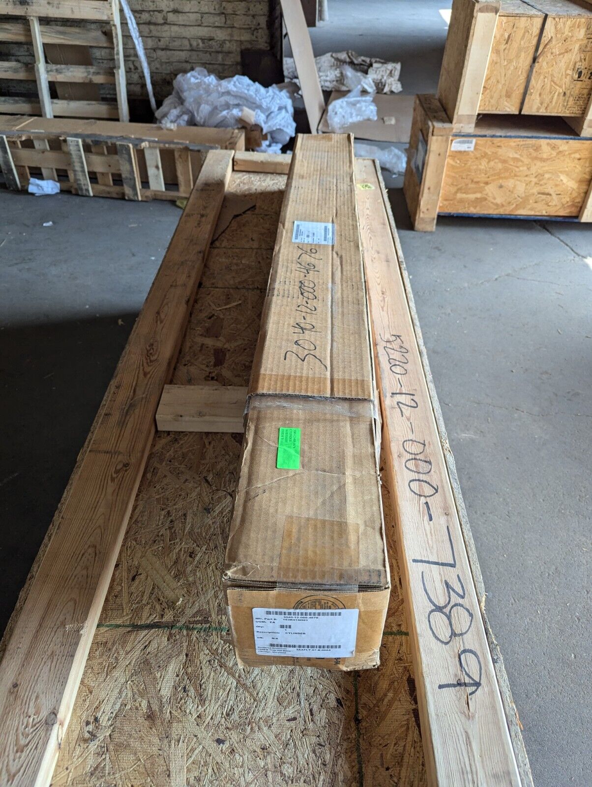 Exceptionally large cylinder with Aurora MM-16 T spherical rod end - Free Ship