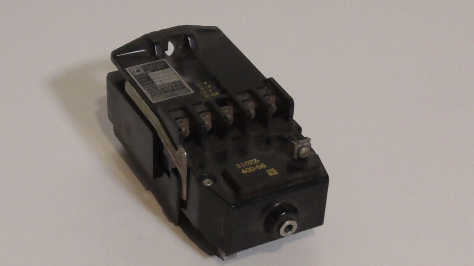 Square D 8501-G0-40 control relay, w/latch attachment 8501GL, coil 31022-400-56