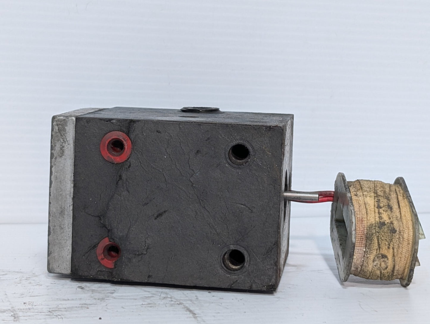 Vickers DG4S4 012A 50 Directional Control Pilot Solenoid Valve Two-Stage