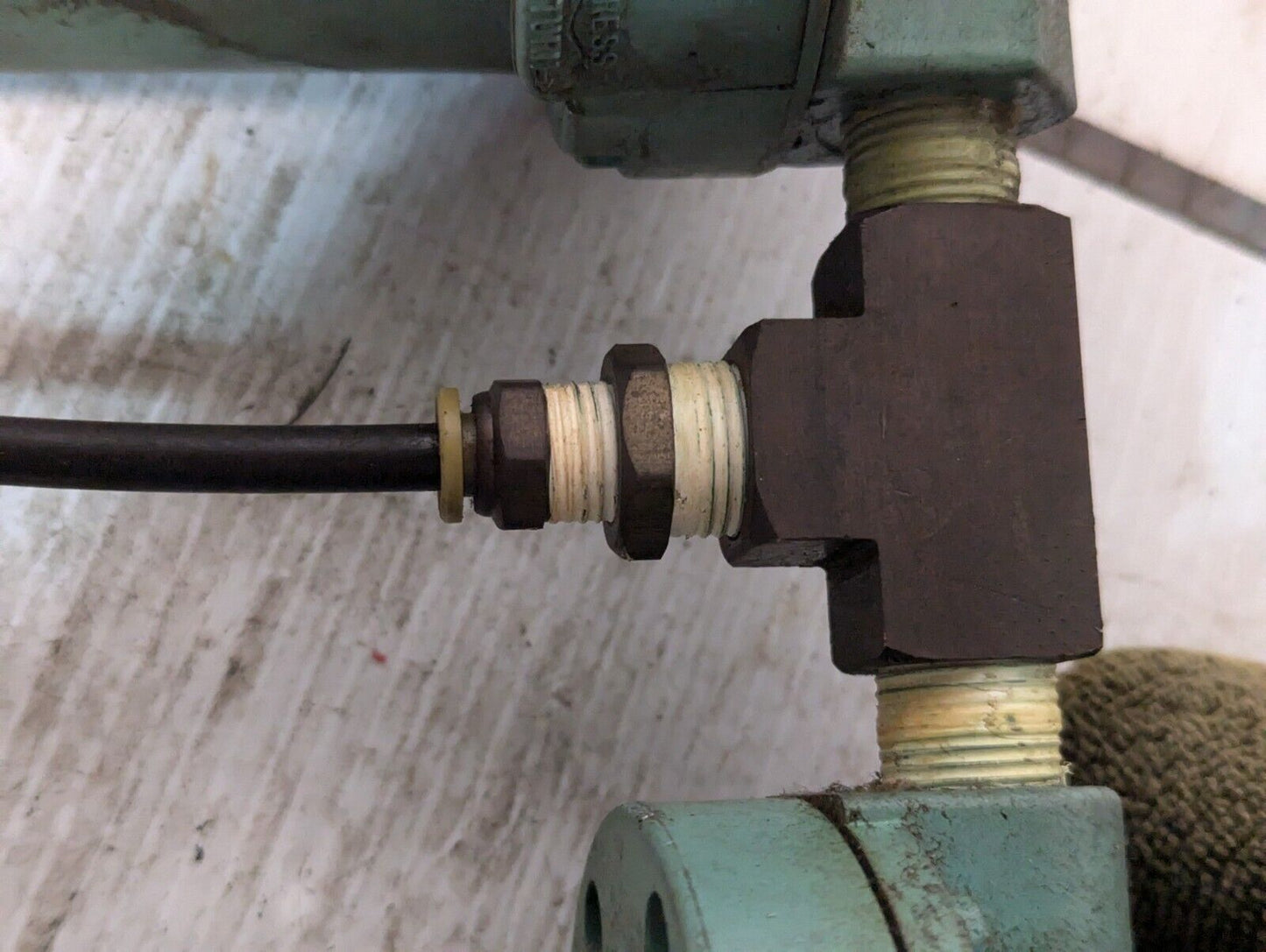 Wilkerson R20-02-000 Regulator w/unidentified Attachment+Returns