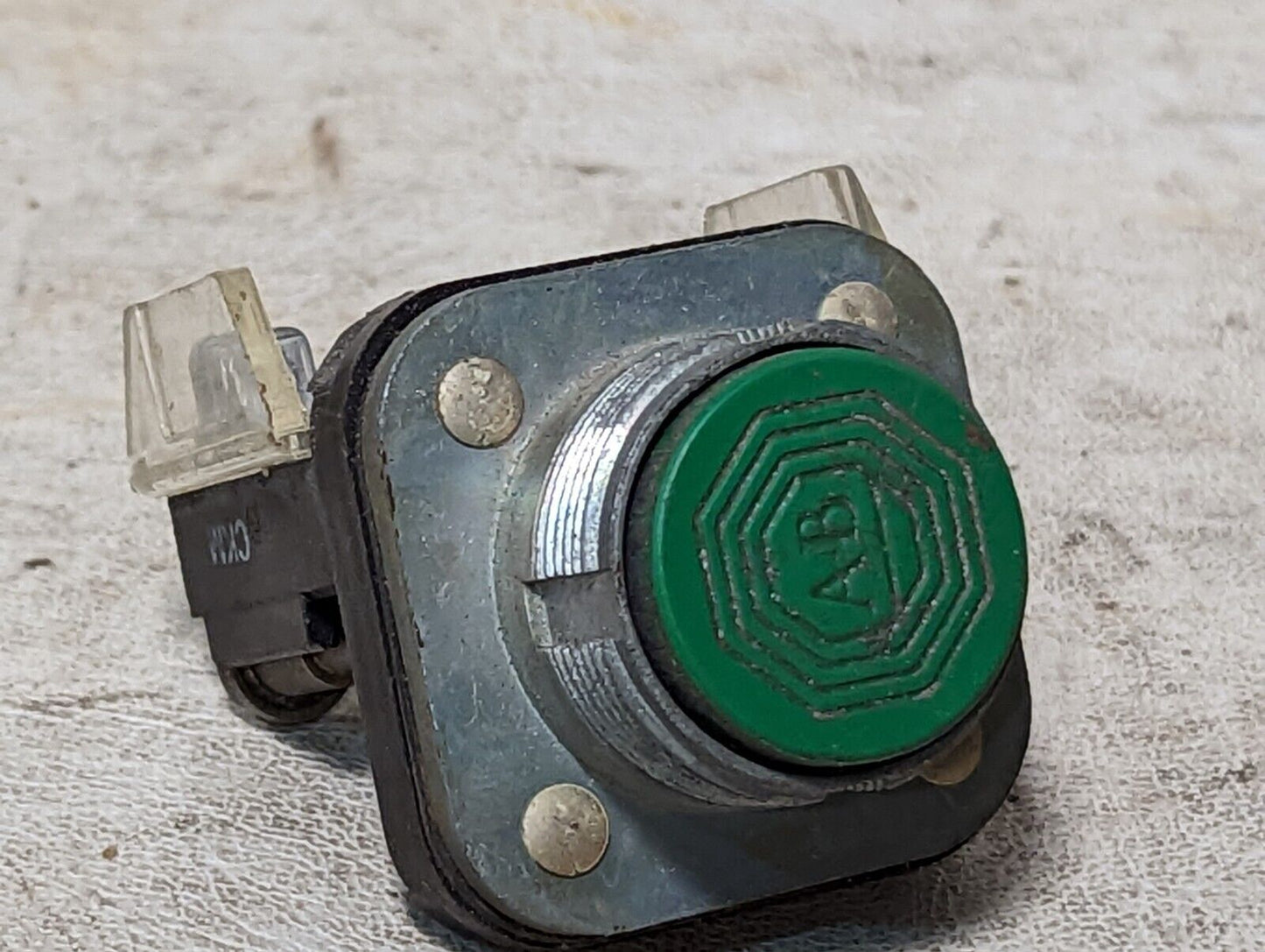 Allen-Bradley 800T-A green pushbutton, heavy duty, 600VAC max