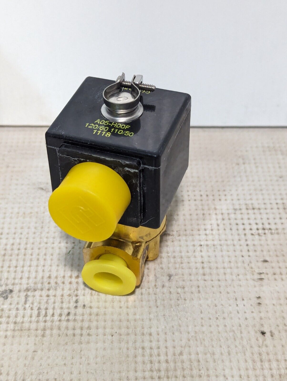 Parker 04F25C2222CAFPH05OJ68 Solenoid Valve, NPT 1/4", Orifice 11/32", 110/120v