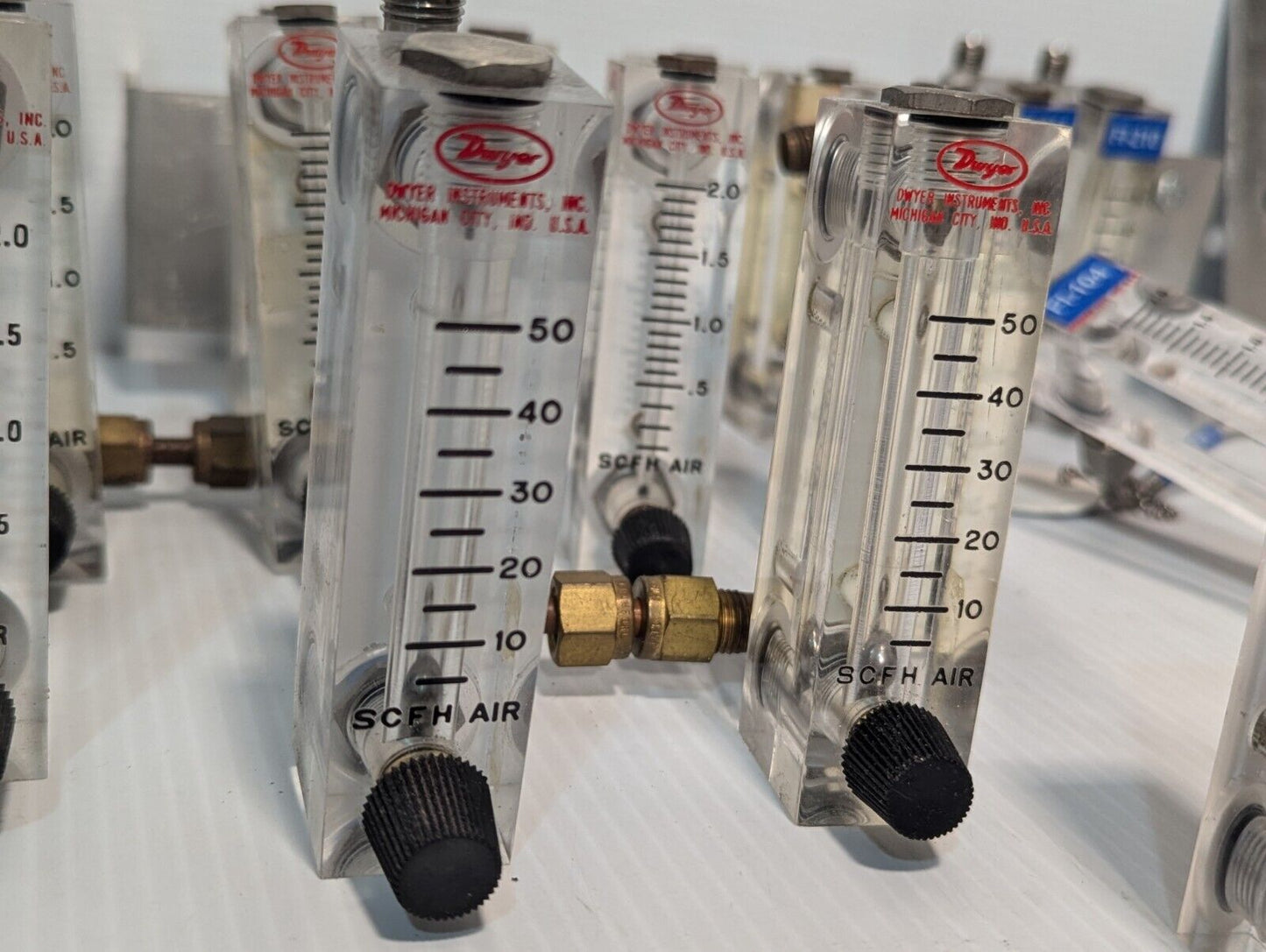 (1) Dwyer VFA-4-SSV Flow Meter 1-10 Scale SCFH Air