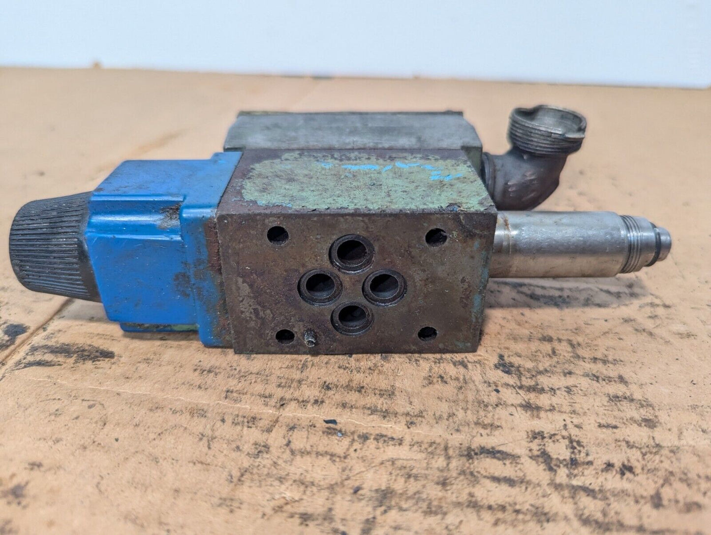 VICKERS PILOT VALVE, DG4V-3-6C-M-W-B-40 - Free Shipping
