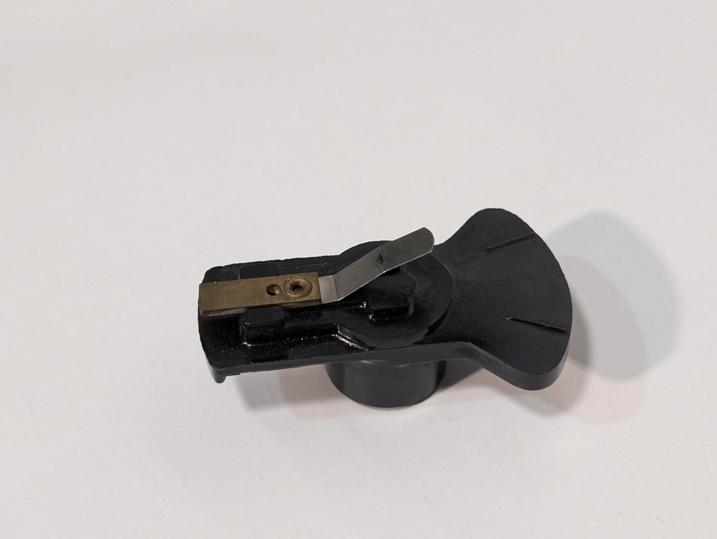 Standard Automotive Parts AL-147 Distributor Cap, (2) Champion UD16 Spark Plugs