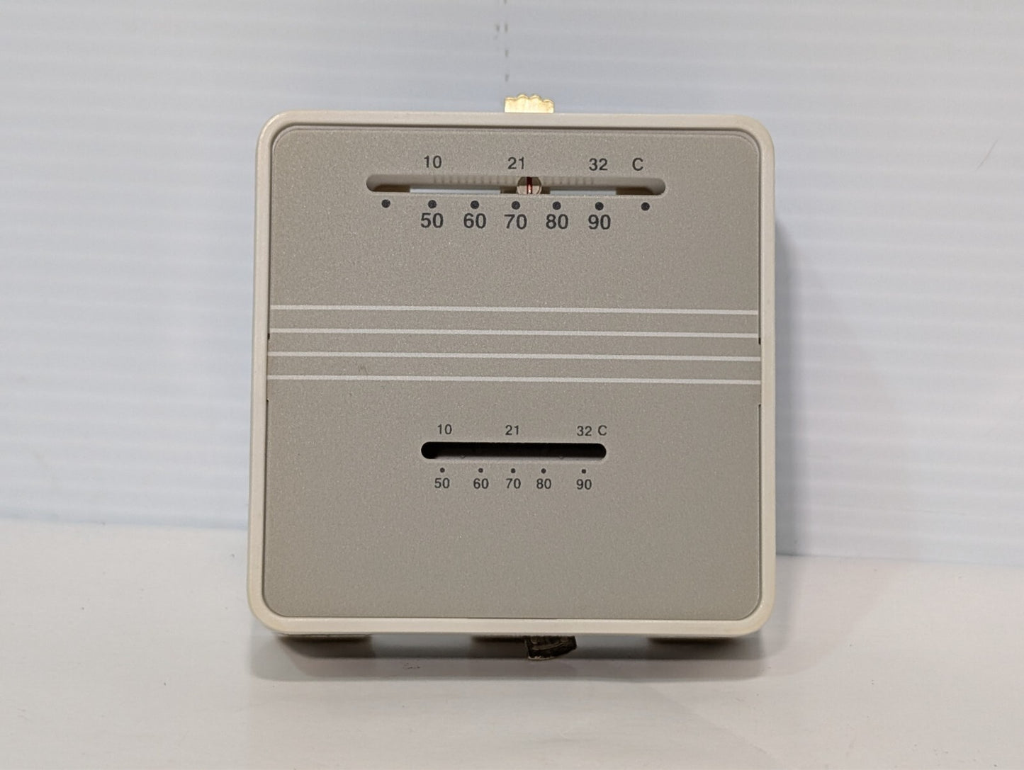 White Rodgers 1C20-1, Heating Thermostat, Low Voltage Snap Action, Model 7202