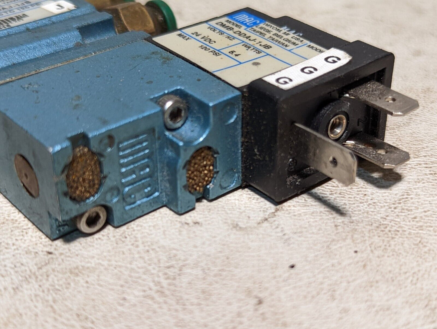 MAC 411A-A0A-DM-DDAJ-1JB pneumatic valve with DMB-DDAJ-1JB 24VDC solenoid