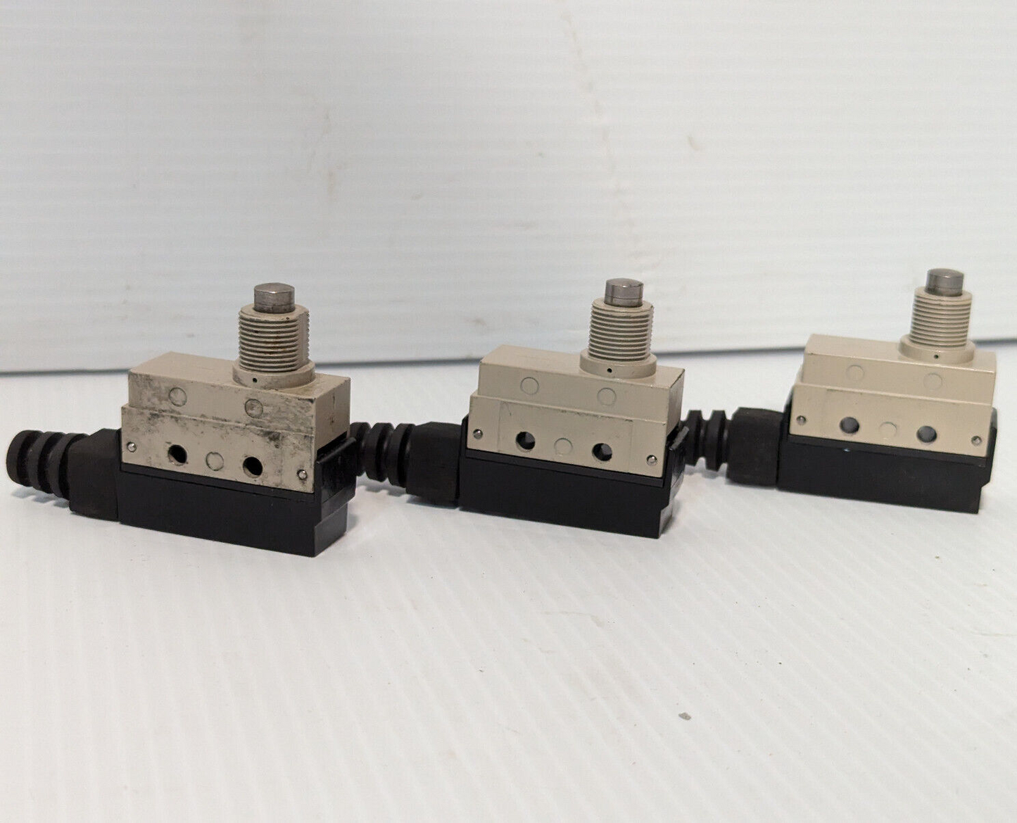 Omron SHL-D55 roller plunger limit switch, EN 60947-5-1, 250V, free shipping
