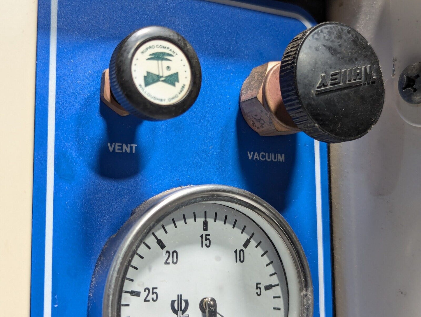 VWR Scientific 1410 Vacuum Oven, 40–225°C, 120/220VAC, w/seal, as pictured
