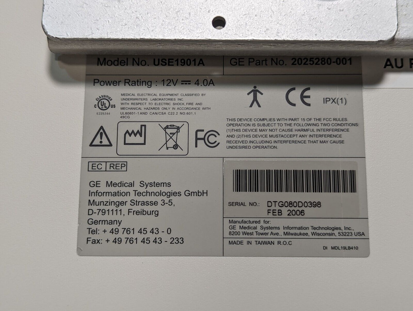 GE CDA19T USE1901A 2025280-001 19" touch screen monitor