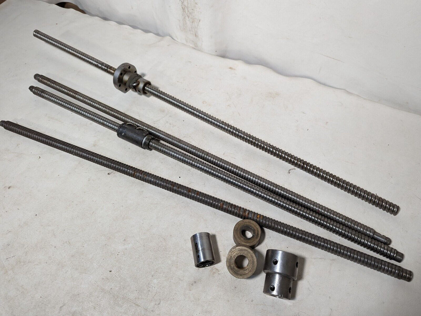 Lot of 4 feed screws, 3x 32 inches, 1x 36 inches long, plus some extras