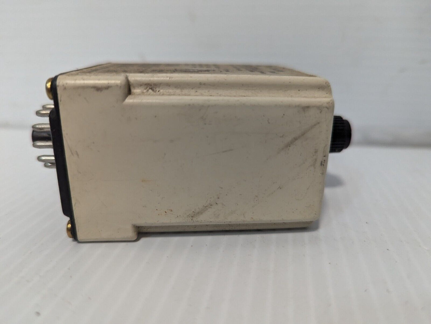 Square D 9050 JCK42V20 electrical timing relay, 1/2HP 240VAC max; 1/3HP 120VDC