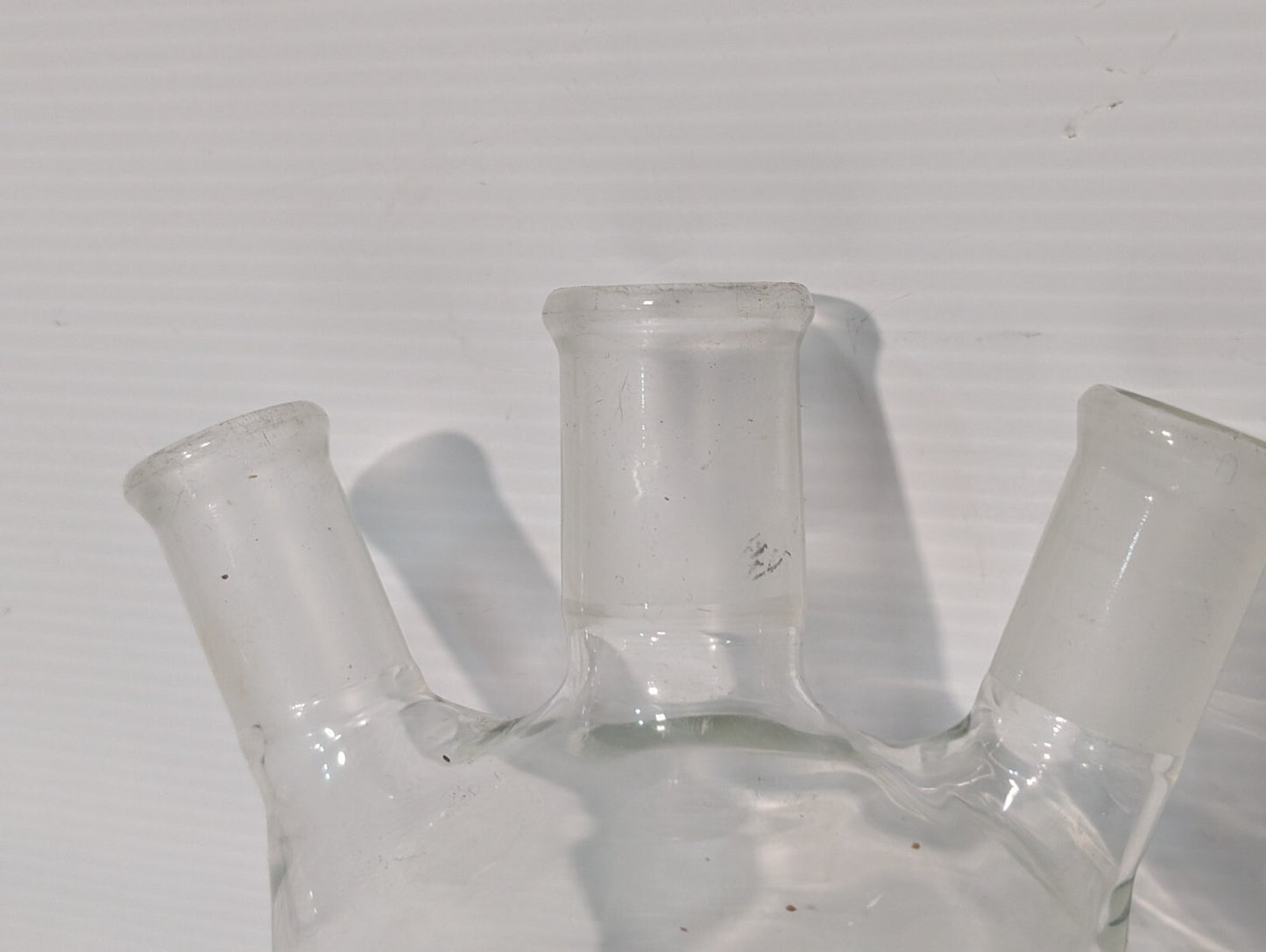 Unbranded 1000mL Round Bottom, 3-Neck Boiling Flask, Angled Joints