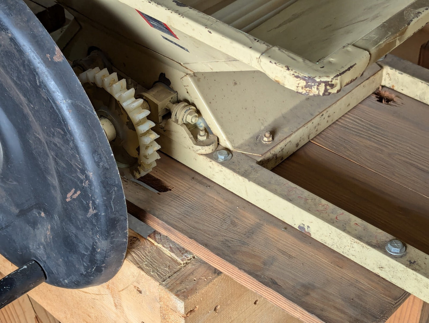 Steel Fruit Crusher with Stand for Pulping, Mashing, Grinding for Wine / Cider