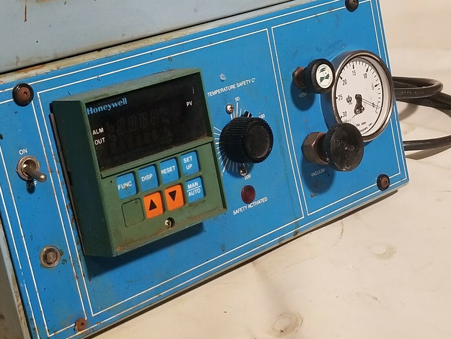 Tenney Environmental Test Chamber, benchtop, 30-330 deg C, vacuum chamber