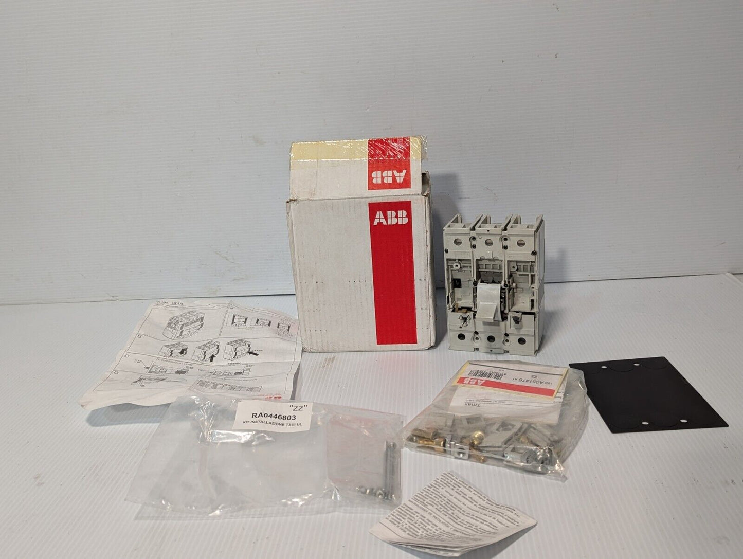 ABB T3N175TW Circuit Breaker, 175A 600VAC 3-Pole w/Accessories-Free Ship+Return