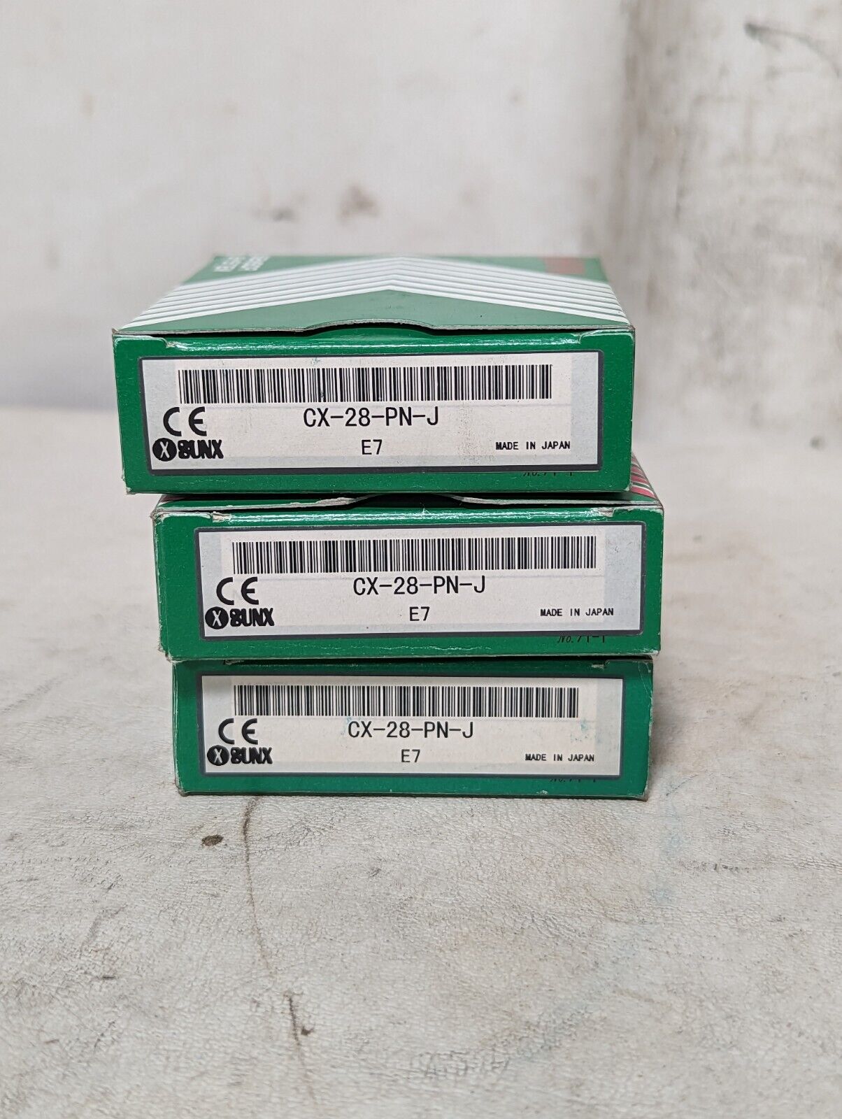 SunX CX-28-PN-J photoelectric sensor, 24VDC, 50-500mm draw