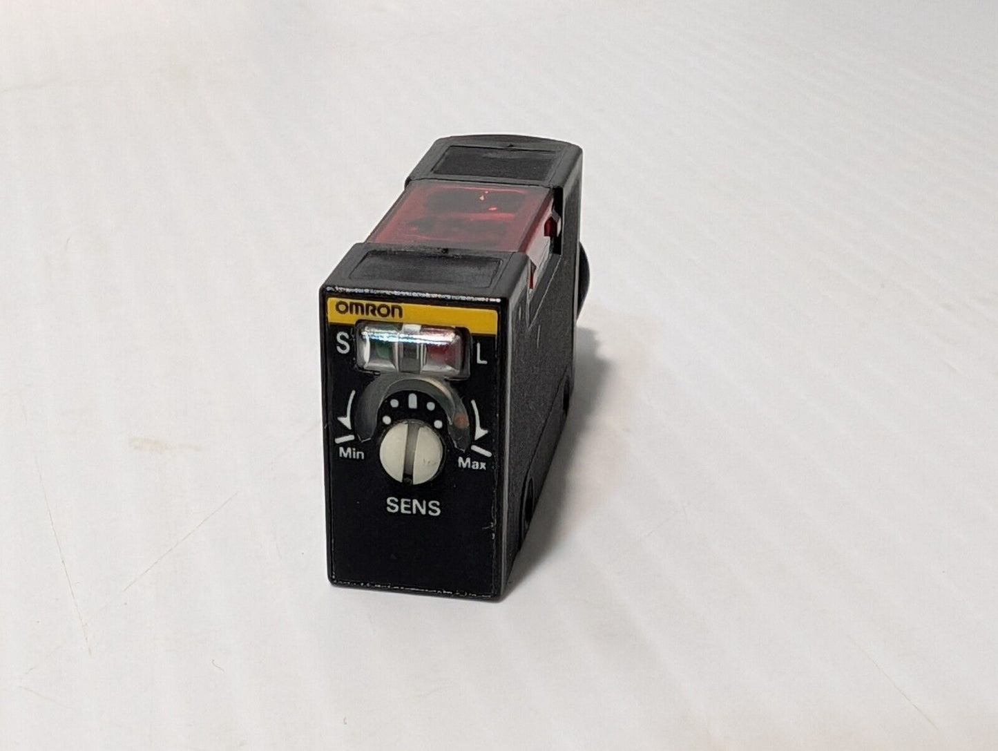 Omron E3S-AD86 Photoelectric Switch Sensor 10-30V DC - Free Shipping