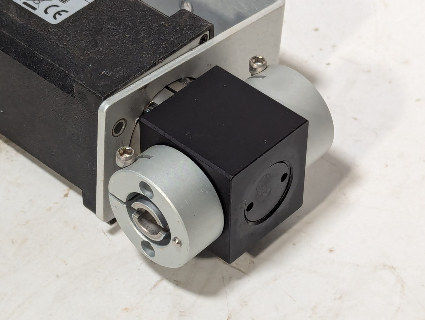 Vici Valco EMTMA-CE Multiposition Valve Actuator with Twin Cheminert Head
