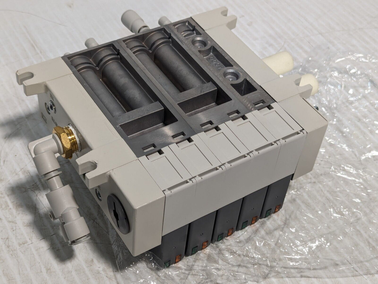 SMC VV5Q41-05-DAM01160 Manifold Assembly with 5 Solenoid Valves - Free Shipping