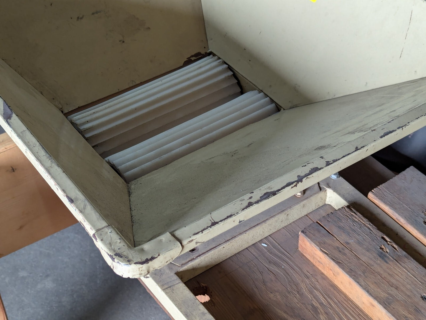 Steel Fruit Crusher with Stand for Pulping, Mashing, Grinding for Wine / Cider