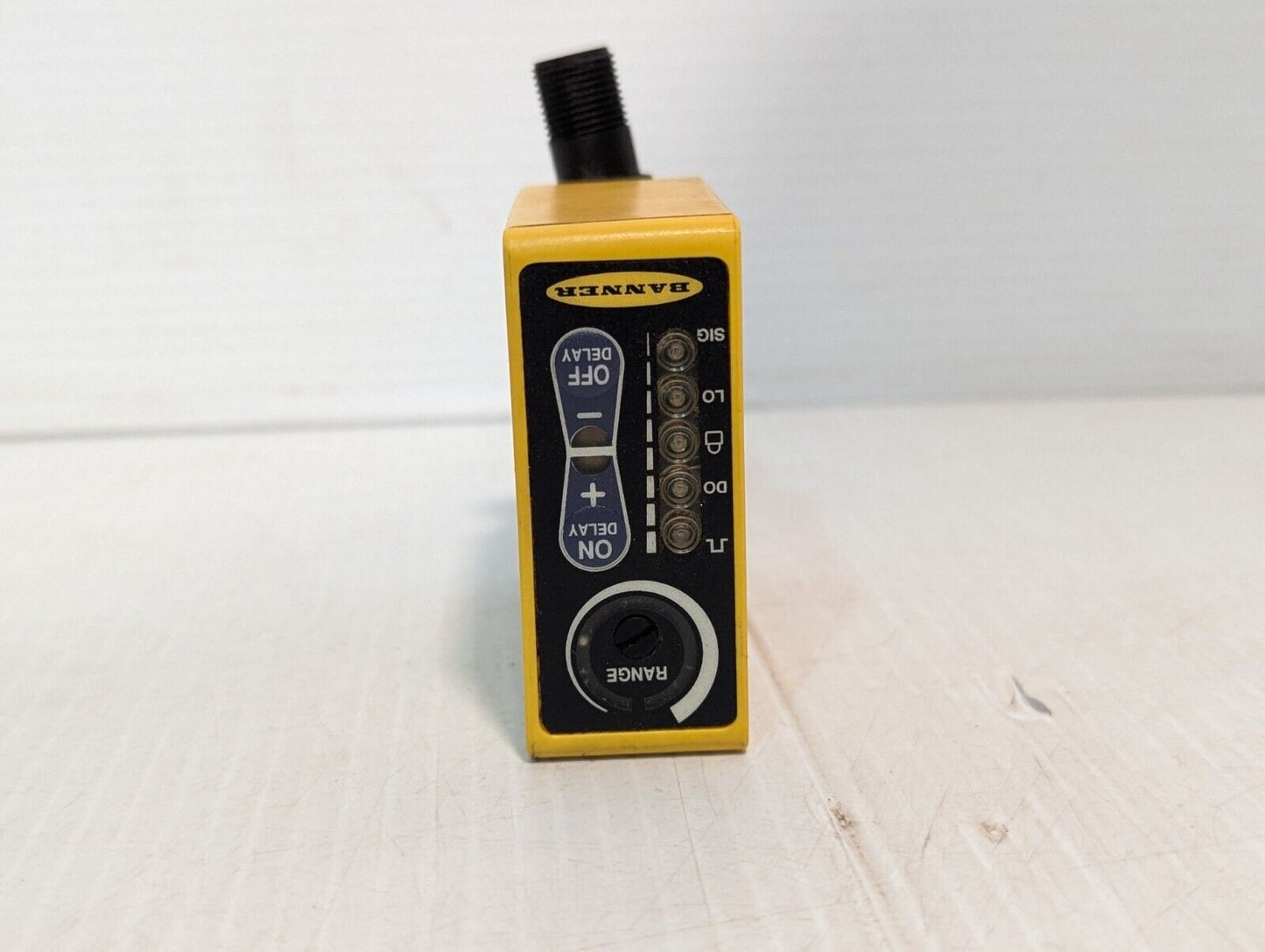 Banner Q60BB6AFV1000Q Photoelectric Proximity Sensor, 10-30VDC, 1000mm Sensing