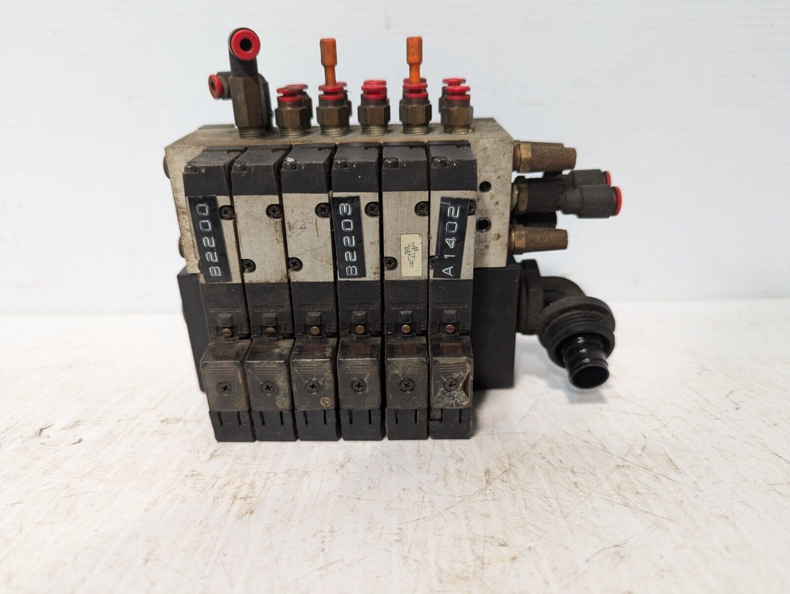 Taiyo Manifold Block w/ 6 Taiyo USR530-RT8 Solenoid Valves - Free Shipping