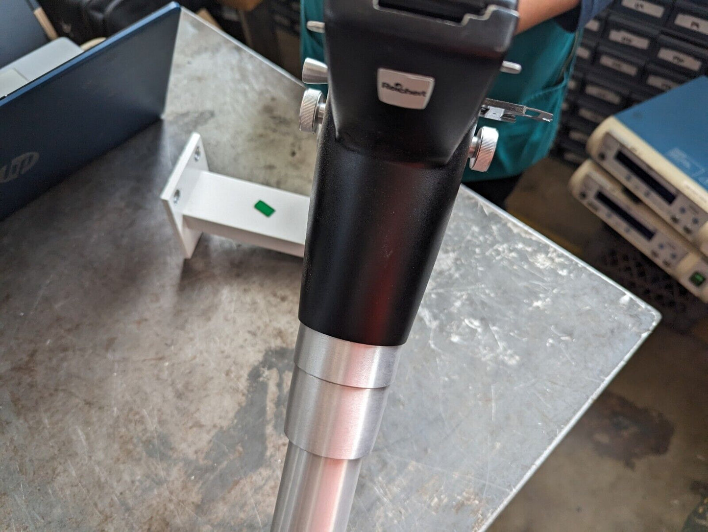 Reichert 11082 Project-O-Chart With Mount and power cable as pictured
