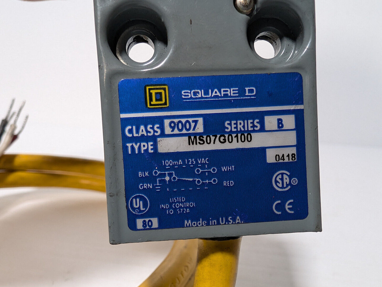 Square D MS07G0100 Class 9007, Ser B Limit Switch, Sensor, Plunger, Roller, SPDT