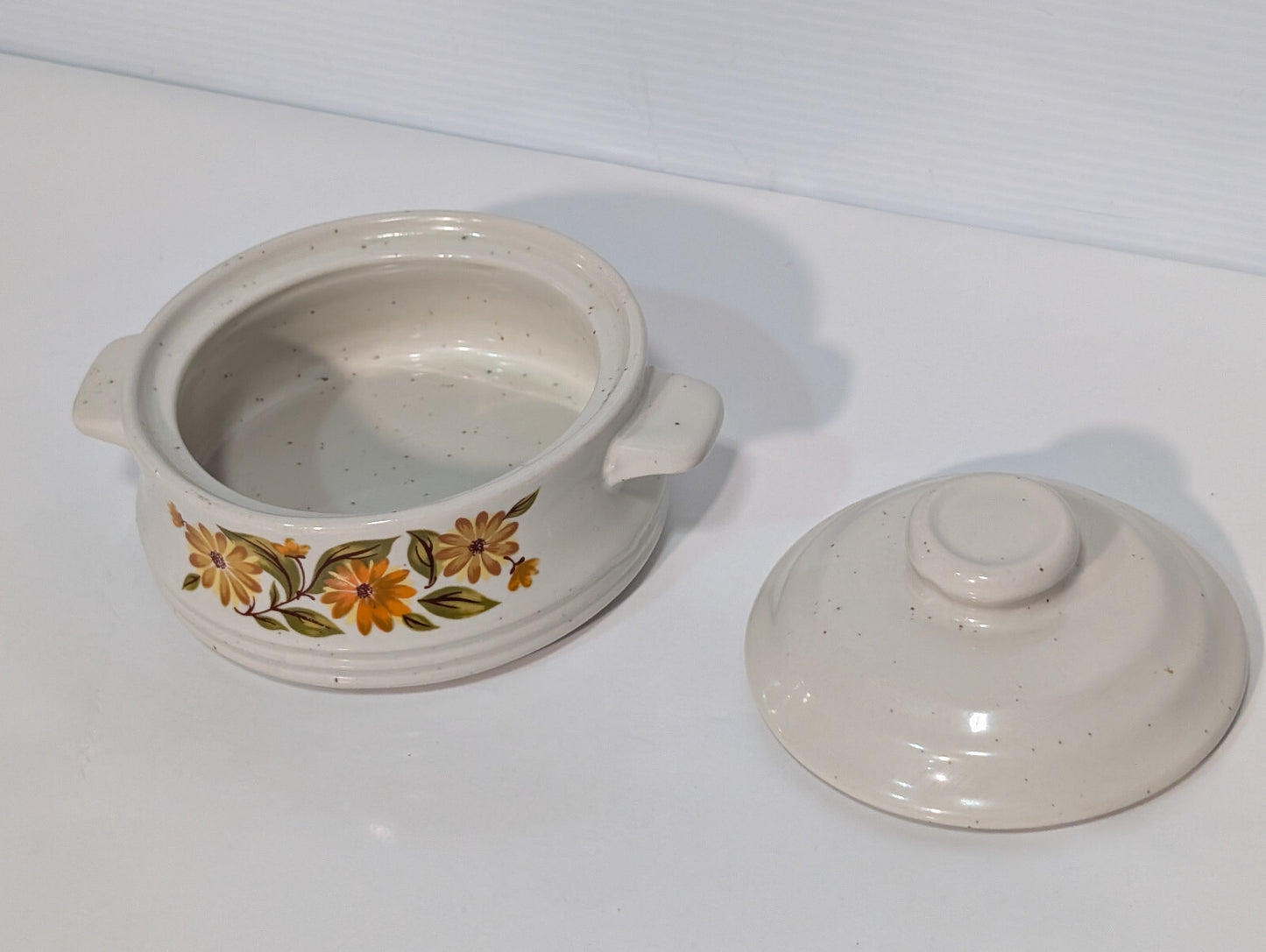 Vintage JMP Capri Bake Serve'nStore Stoneware Daisy Flowers, Pot Pie, Lid, Ladle