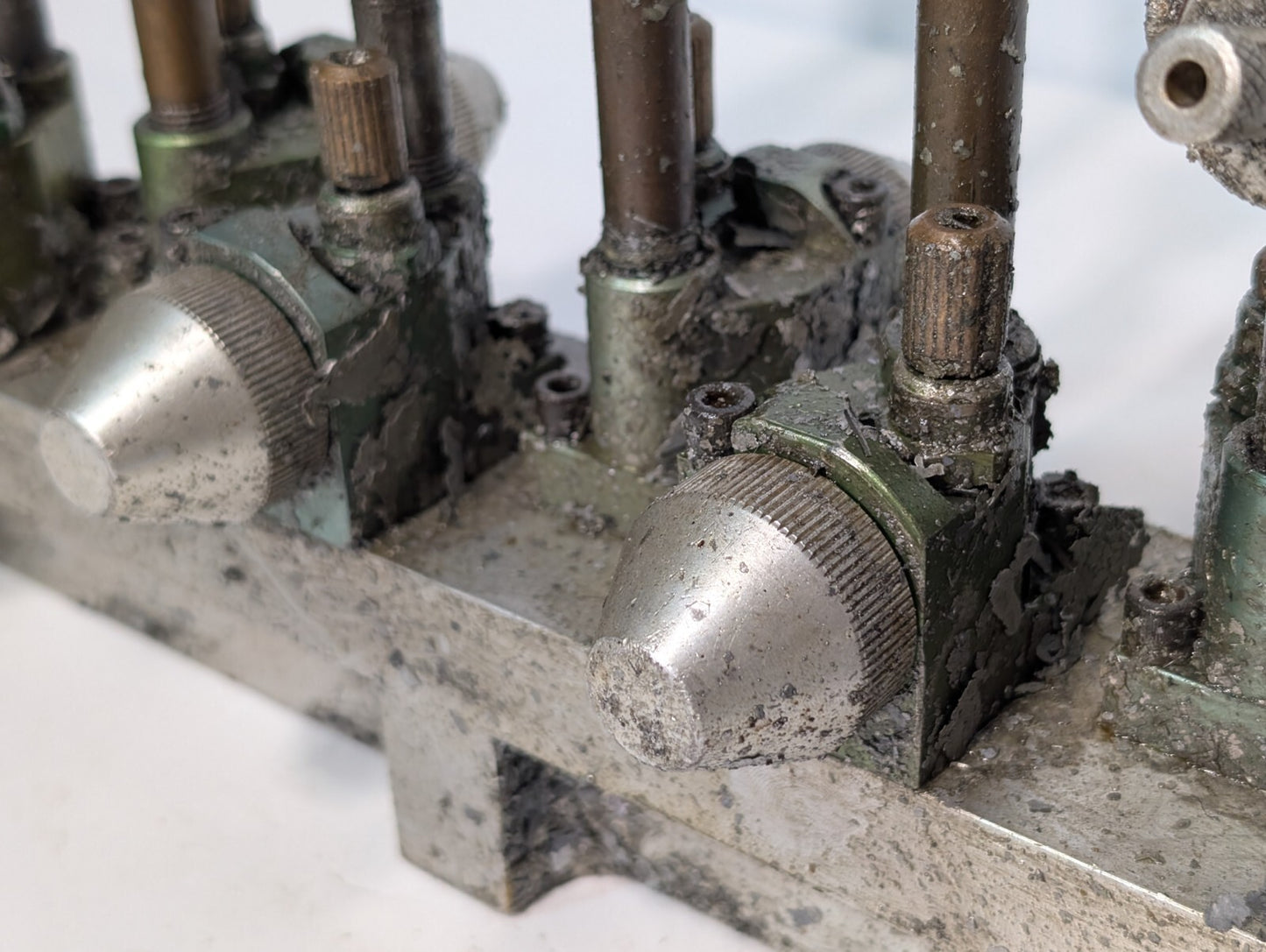 Unbranded High Pressure Distributor Manifold, Adjustment Knobs, 4 Port, as shown