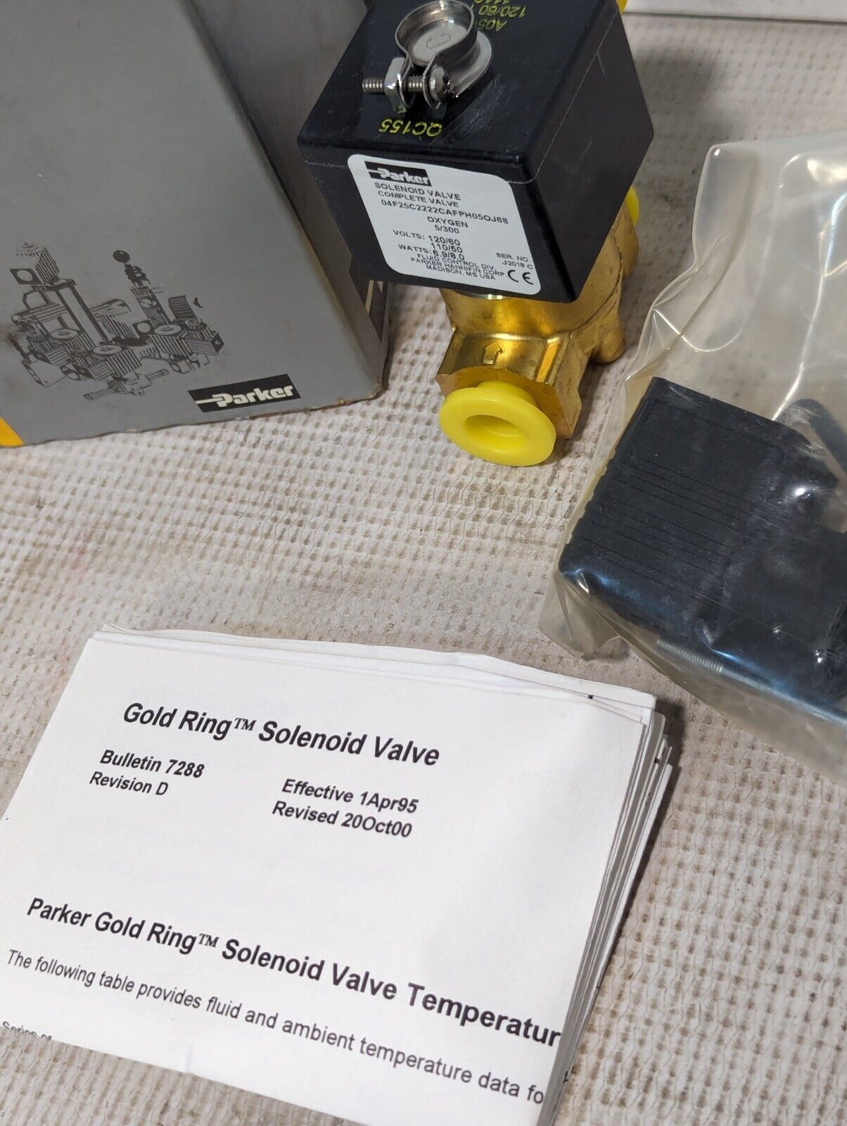 Parker 04F25C2222CAFPH05OJ68 Solenoid Valve, NPT 1/4", Orifice 11/32", 110/120v