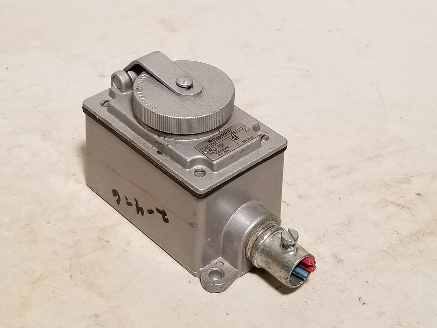 Russellstoll 3754 receptacle, 20A@600VAC, 30A@250V, 3 pole