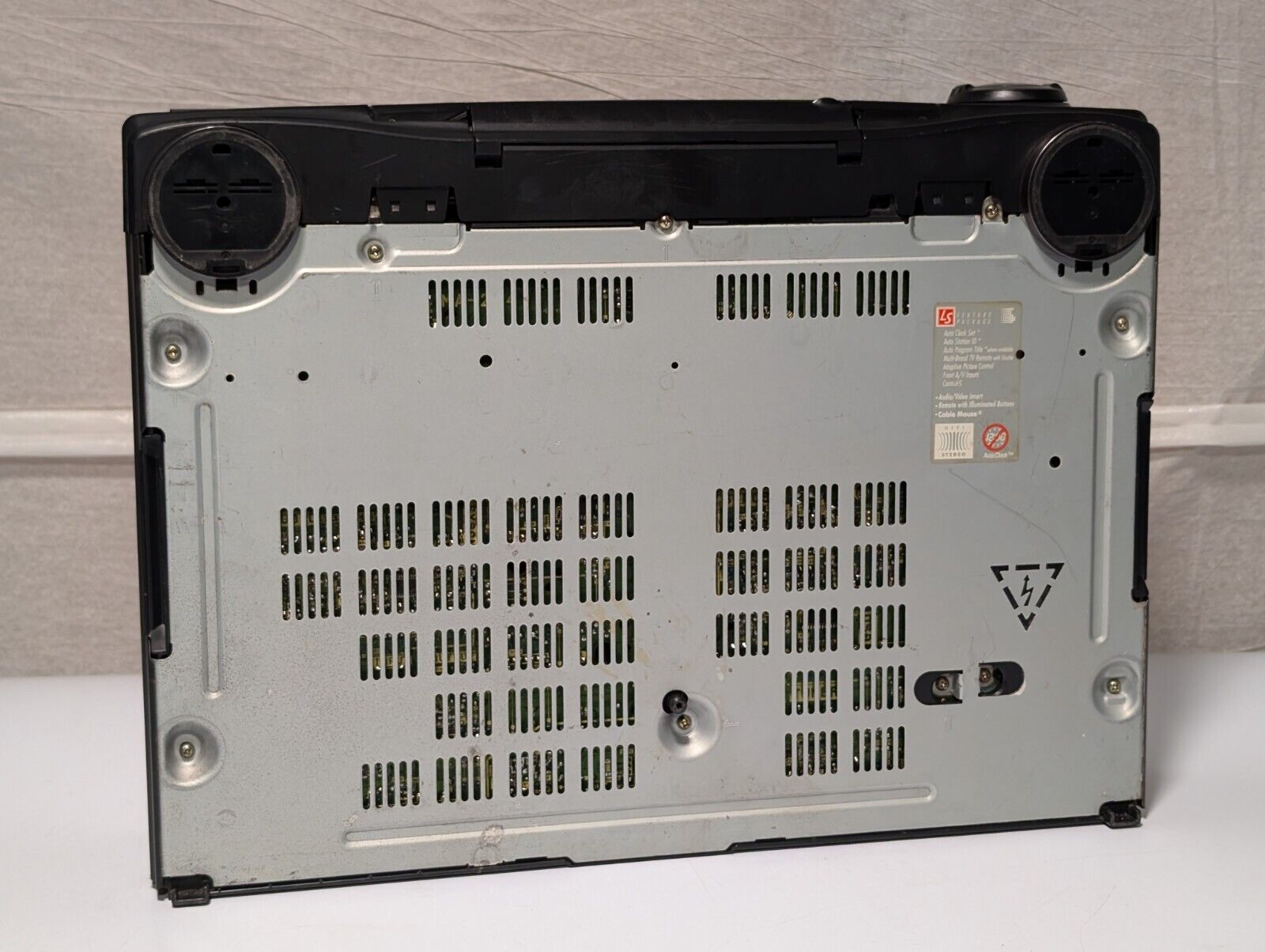 Sony SLV-940HF VCR-Plus Hi-Fi Stereo VHS VCR, Flying Erase Head, No power cord