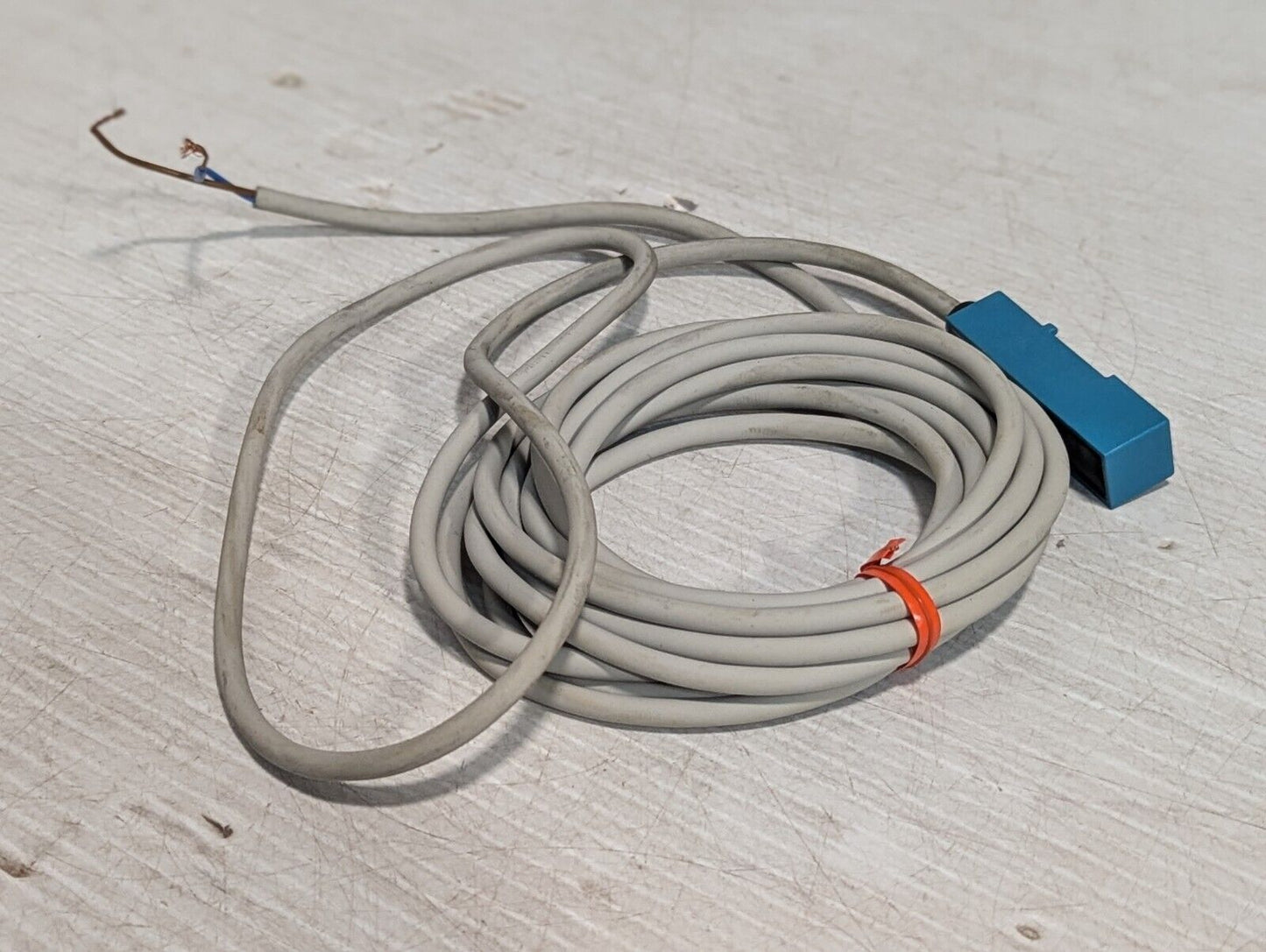 Yamatake FL2S-4J6SD-L3 Proximity Sensor, 3 Meter Cable - Free Shipping